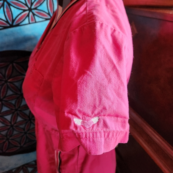 Small Koi scrub top - Picture 4 of 5